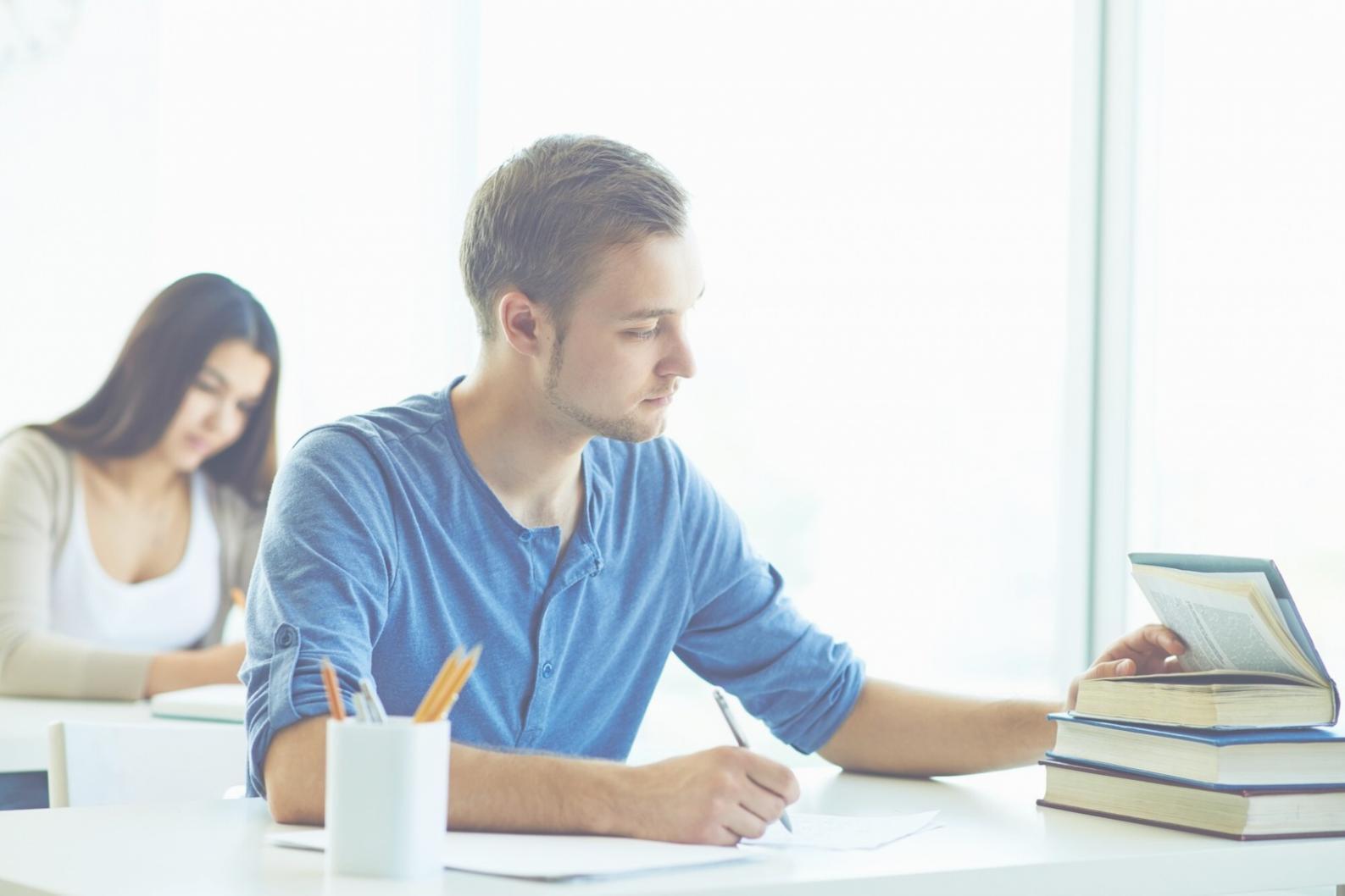 Bureau moderne avec équipement professionnel